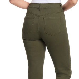 BRAND NEW GLORIA VANDERBILT OLIVE LEAF AMANDA JEAN